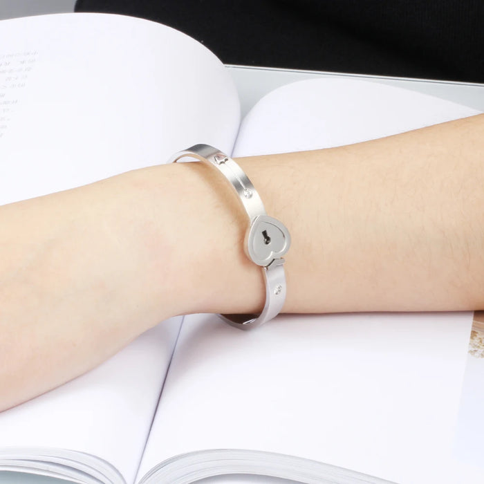 Concentric interlocking Chain And Link Stainless Steel Couple Bracelet On Sale